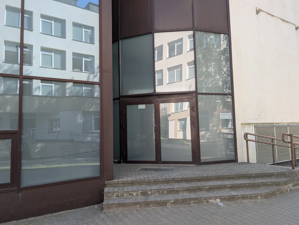 Baltas Teatras — Laisvės pr. 28, Vilnius